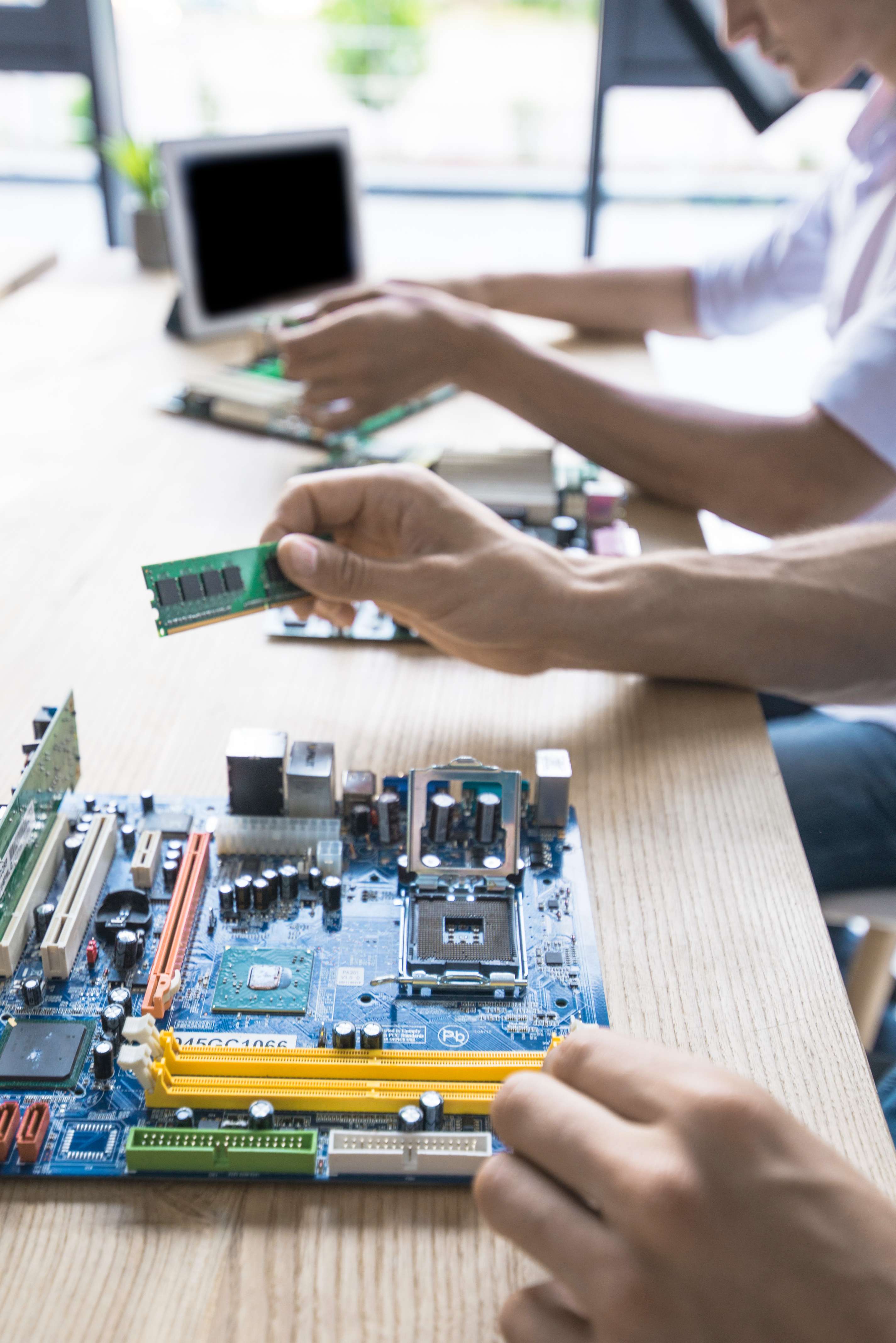 Du prototype à la série : les 4 étapes d'un projet électronique